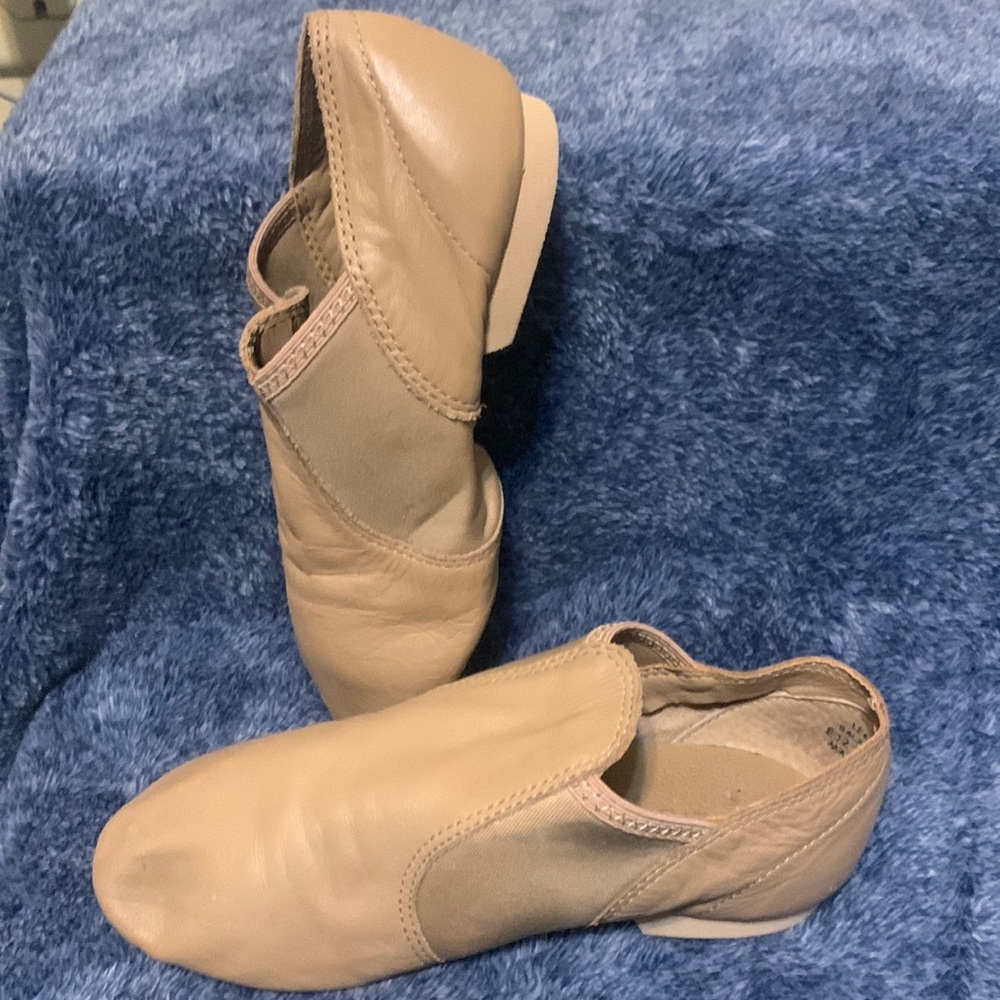 Capezio tan leather jazz/ dance shoes size 7